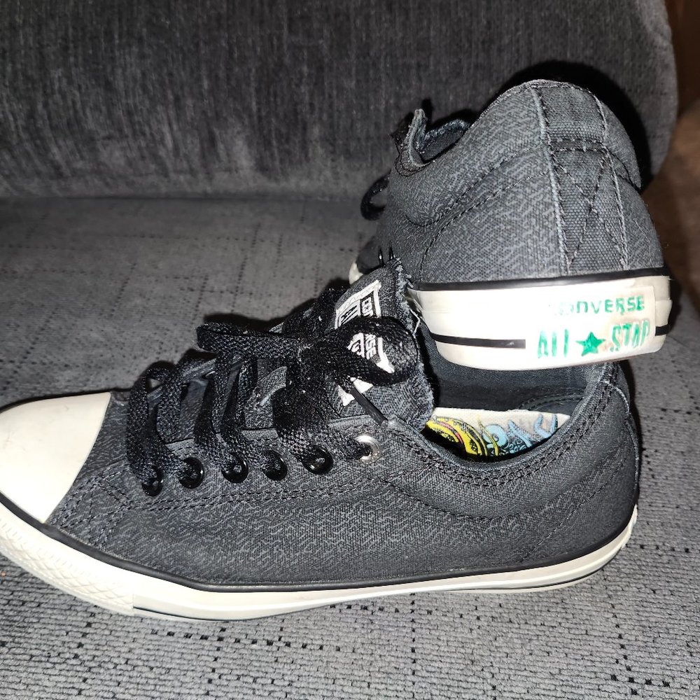 CONVERSE SANTA CRUZ EDITION SIZE 8 USED